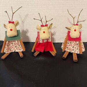 Charming Holiday Reindeer Trio with Red and Green Accents